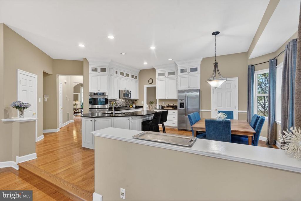 Image 16 of property listing at 414 SUMMER GARDEN WAY, Rockville, MD 20850