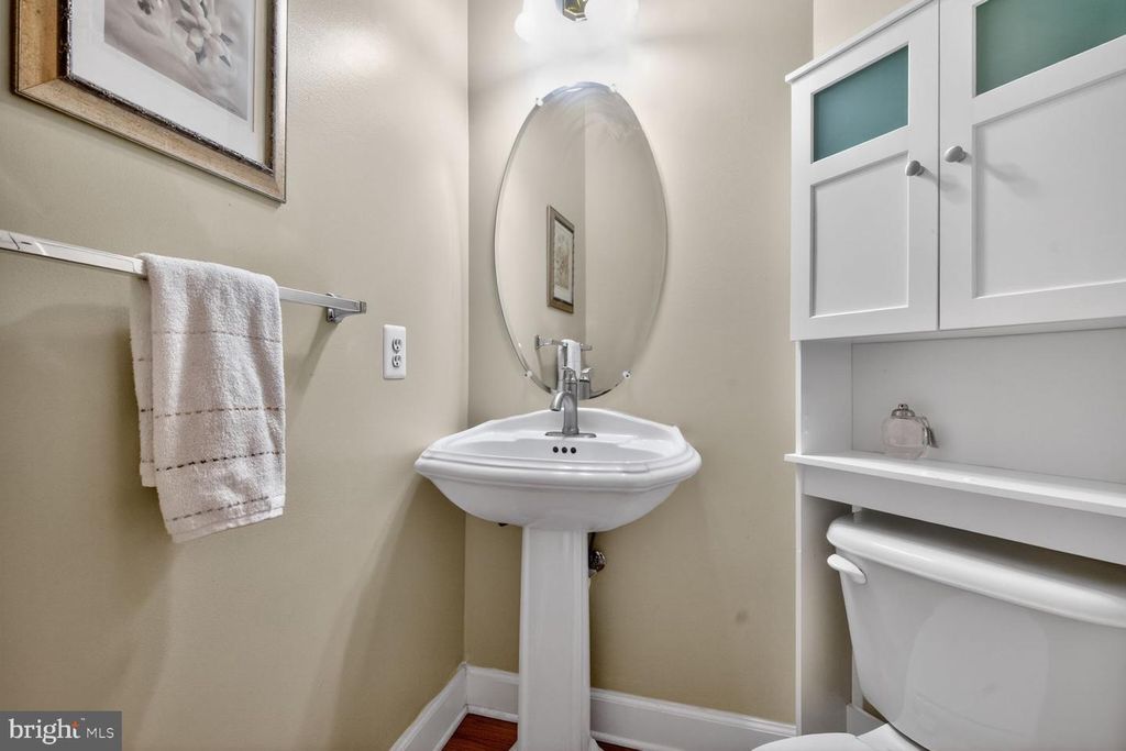 Image 17 of property listing at 414 SUMMER GARDEN WAY, Rockville, MD 20850