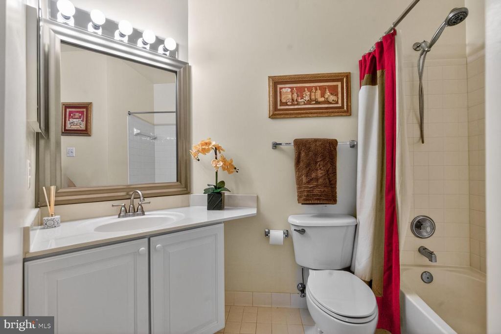Image 22 of property listing at 414 SUMMER GARDEN WAY, Rockville, MD 20850