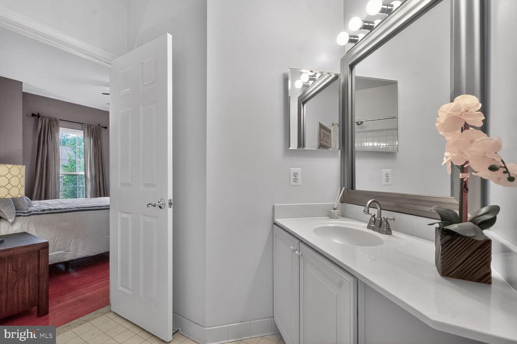 Image 23 of property listing at 414 SUMMER GARDEN WAY, Rockville, MD 20850