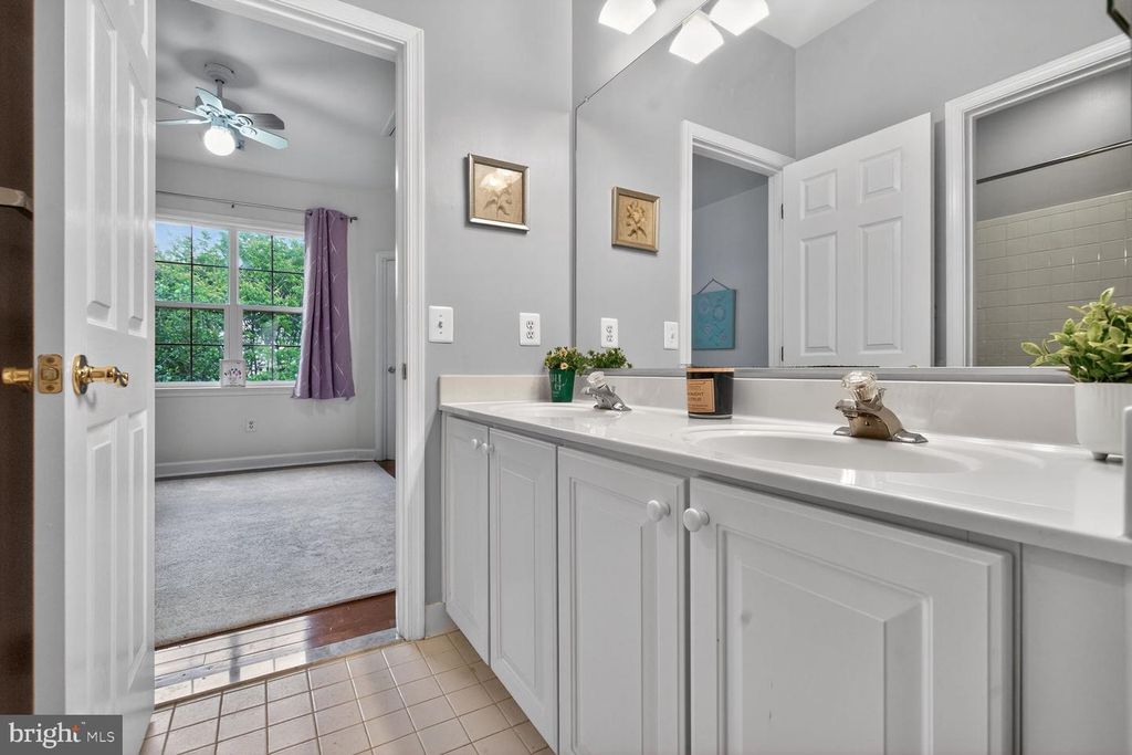 Image 24 of property listing at 414 SUMMER GARDEN WAY, Rockville, MD 20850