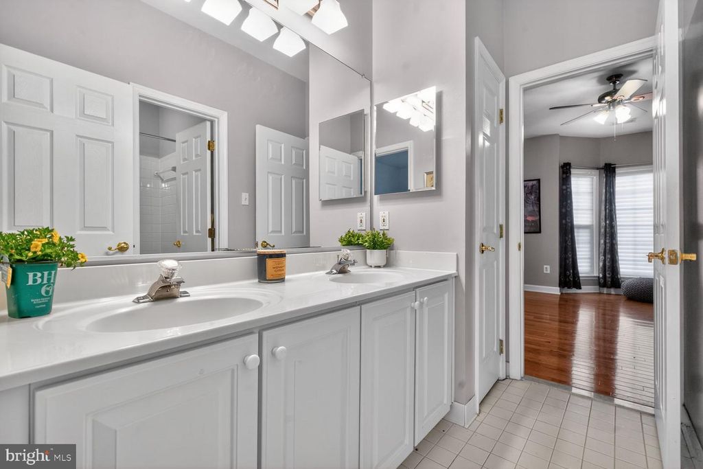 Image 26 of property listing at 414 SUMMER GARDEN WAY, Rockville, MD 20850