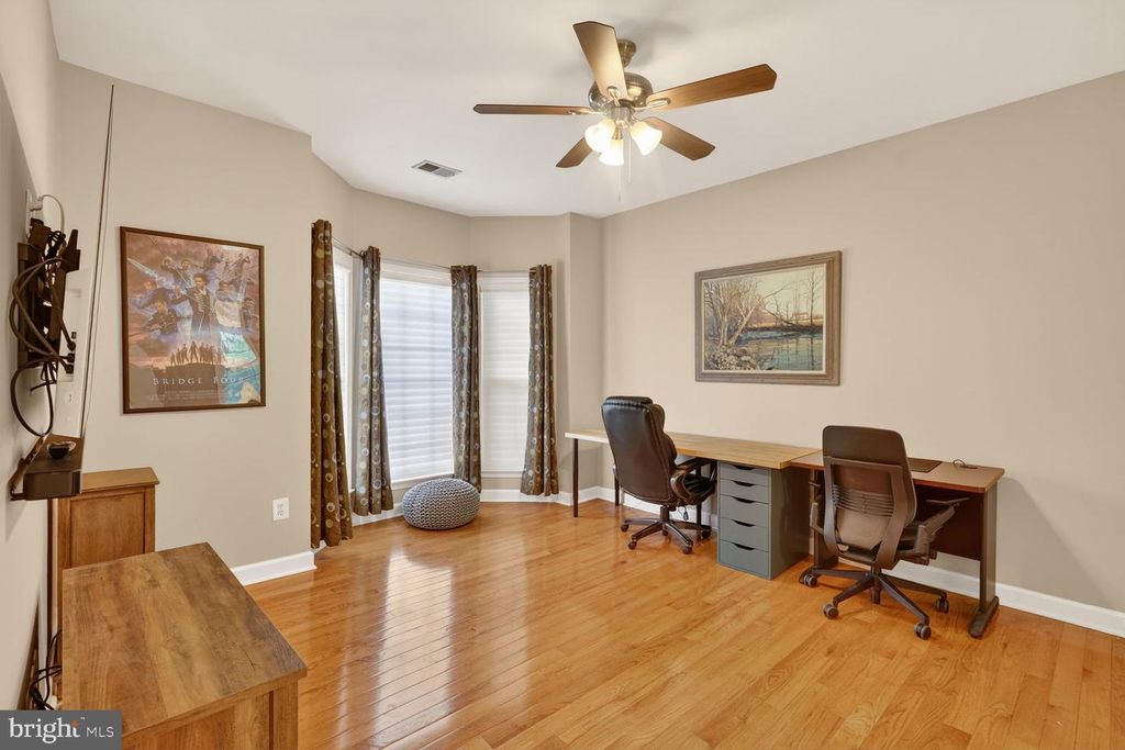 Image 27 of property listing at 414 SUMMER GARDEN WAY, Rockville, MD 20850