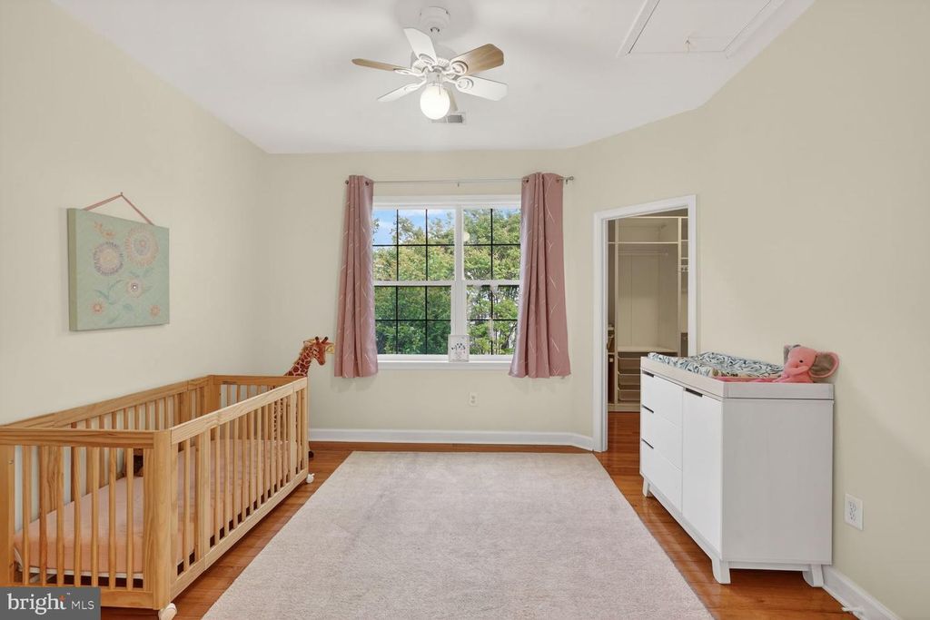 Image 29 of property listing at 414 SUMMER GARDEN WAY, Rockville, MD 20850