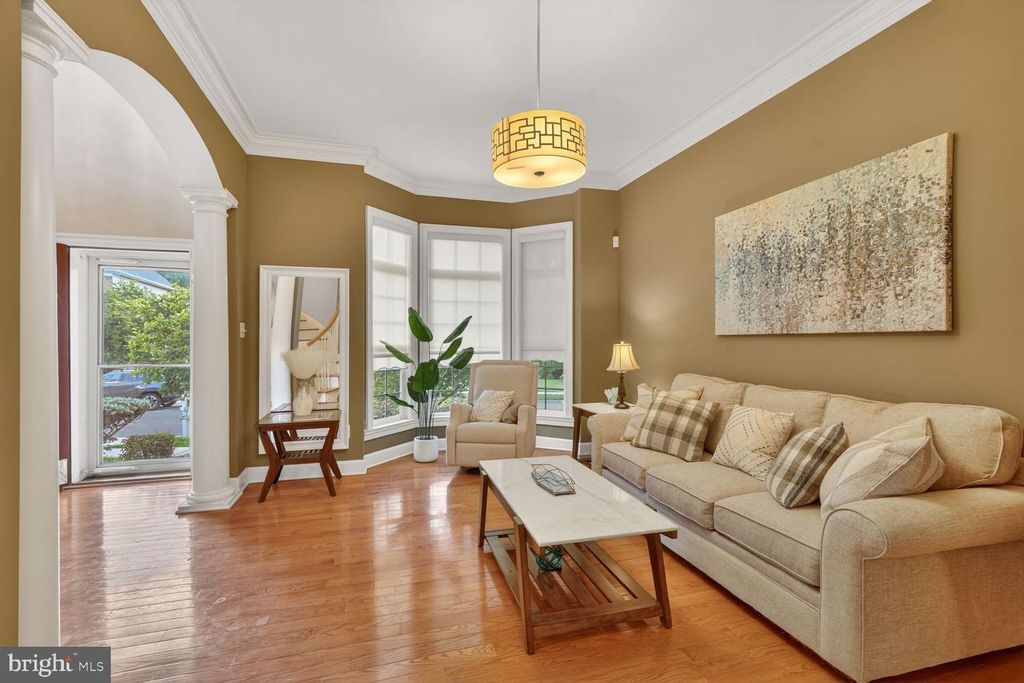 Image 3 of property listing at 414 SUMMER GARDEN WAY, Rockville, MD 20850