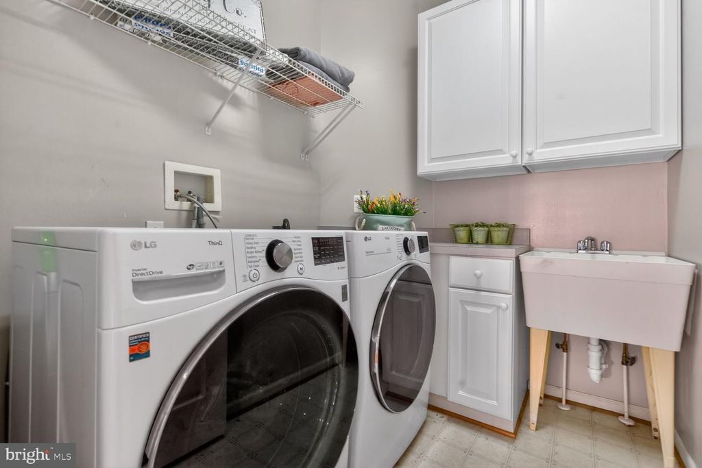 Image 31 of property listing at 414 SUMMER GARDEN WAY, Rockville, MD 20850