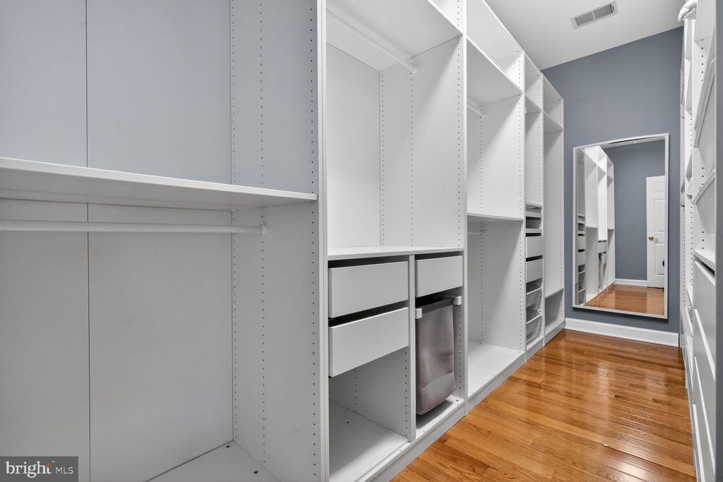 Image 32 of property listing at 414 SUMMER GARDEN WAY, Rockville, MD 20850