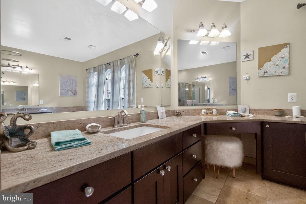 Image 38 of property listing at 414 SUMMER GARDEN WAY, Rockville, MD 20850