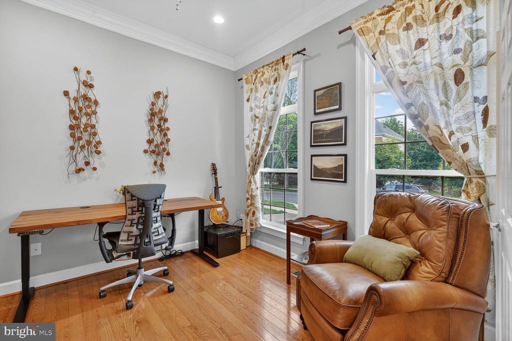 Image 4 of property listing at 414 SUMMER GARDEN WAY, Rockville, MD 20850