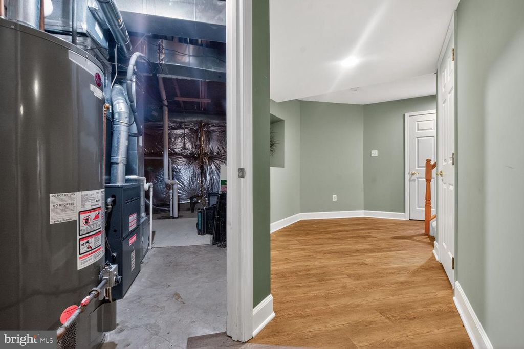Image 46 of property listing at 414 SUMMER GARDEN WAY, Rockville, MD 20850