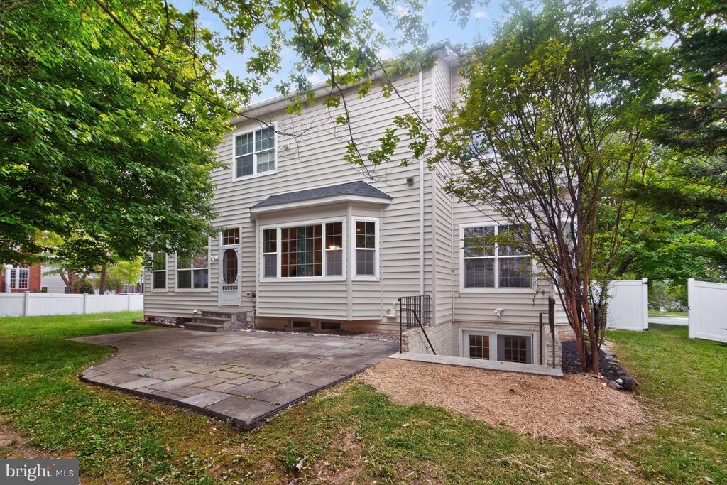 Image 48 of property listing at 414 SUMMER GARDEN WAY, Rockville, MD 20850