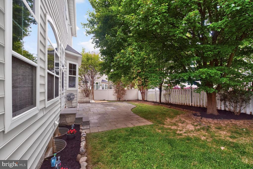 Image 49 of property listing at 414 SUMMER GARDEN WAY, Rockville, MD 20850