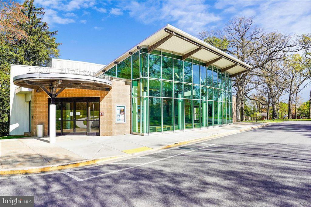 Image 53 of property listing at 414 SUMMER GARDEN WAY, Rockville, MD 20850