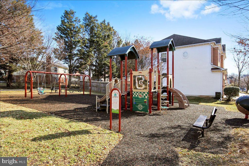 Image 54 of property listing at 414 SUMMER GARDEN WAY, Rockville, MD 20850