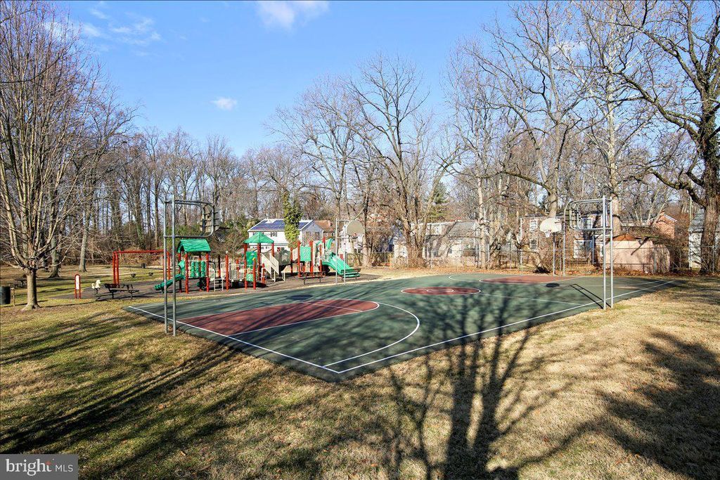 Image 56 of property listing at 414 SUMMER GARDEN WAY, Rockville, MD 20850