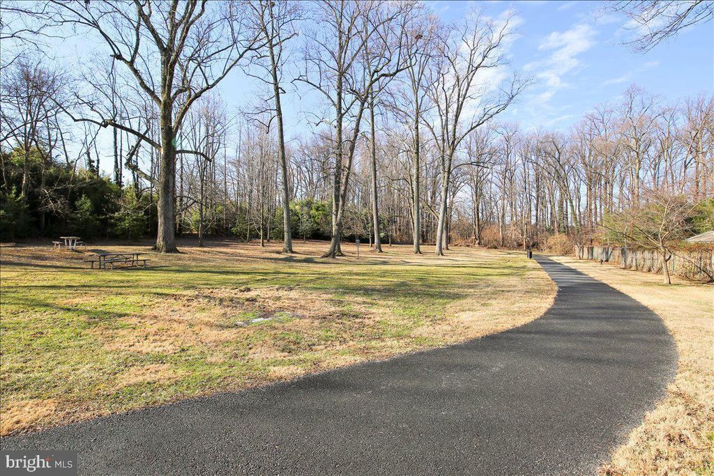 Image 58 of property listing at 414 SUMMER GARDEN WAY, Rockville, MD 20850