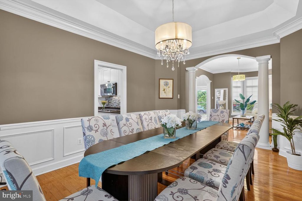 Image 6 of property listing at 414 SUMMER GARDEN WAY, Rockville, MD 20850