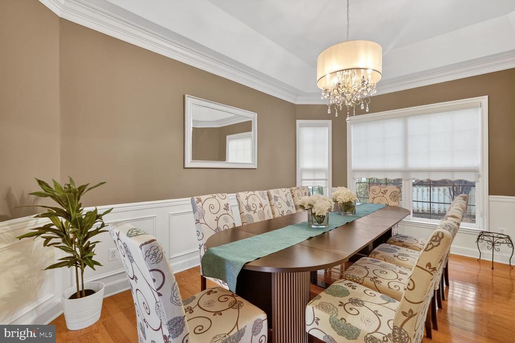 Image 8 of property listing at 414 SUMMER GARDEN WAY, Rockville, MD 20850