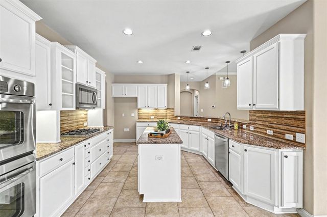 1813 Harvest Dance DR, Leander, TX 78641