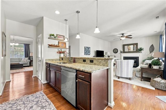 525 Hanbury RD W, Chesapeake, VA 23322