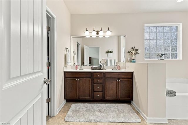 525 Hanbury RD W, Chesapeake, VA 23322