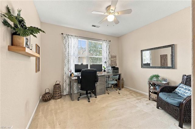 525 Hanbury RD W, Chesapeake, VA 23322