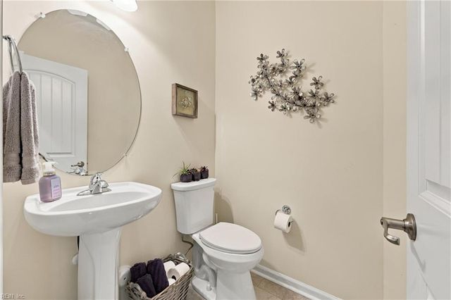 525 Hanbury RD W, Chesapeake, VA 23322