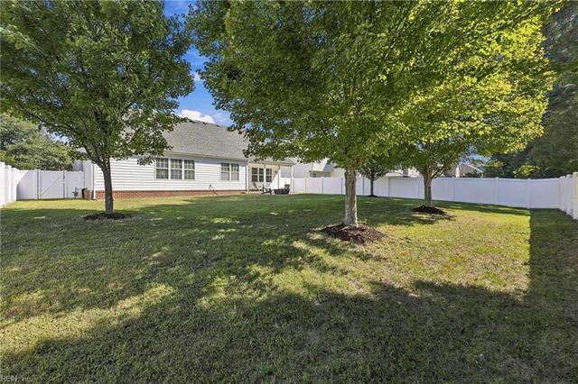 525 Hanbury RD W, Chesapeake, VA 23322
