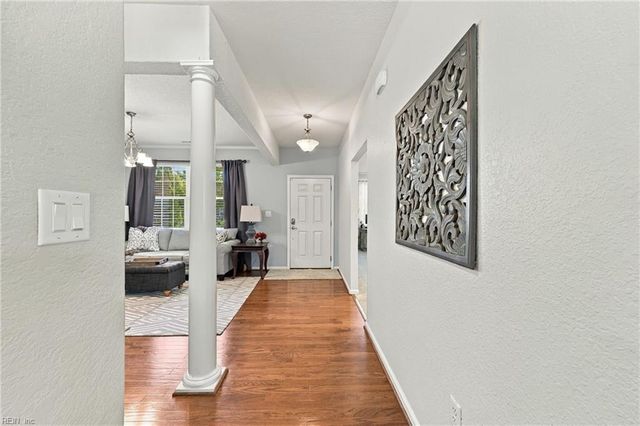 525 Hanbury RD W, Chesapeake, VA 23322