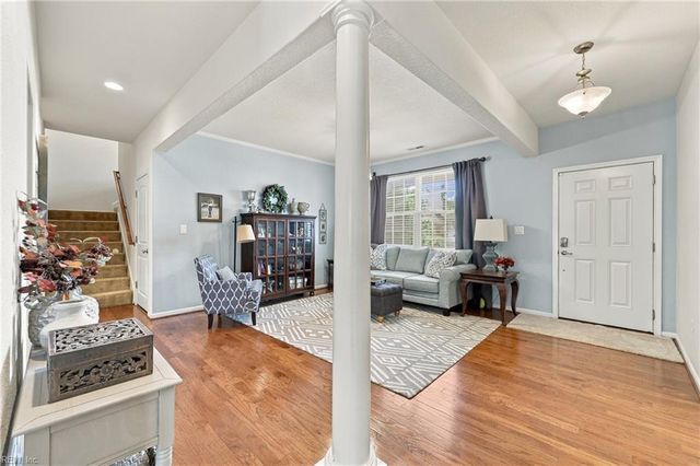 525 Hanbury RD W, Chesapeake, VA 23322