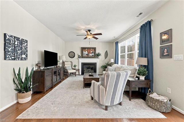 525 Hanbury RD W, Chesapeake, VA 23322