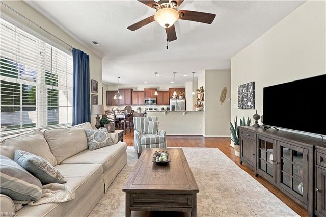 525 Hanbury RD W, Chesapeake, VA 23322