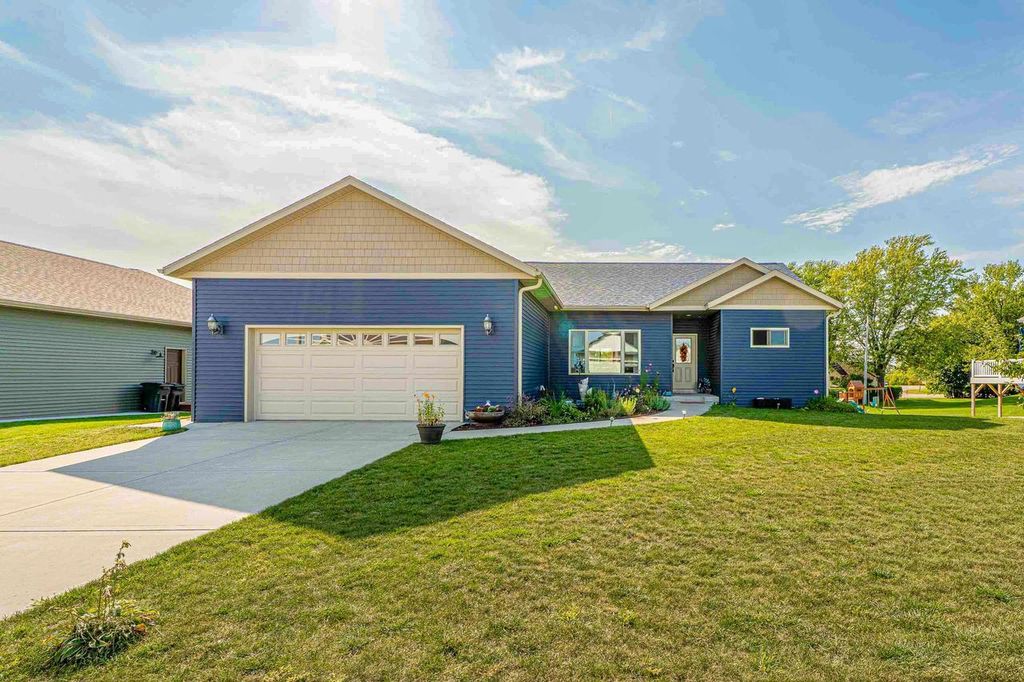 108 Cardinal Way, Ridgeway, WI 53582