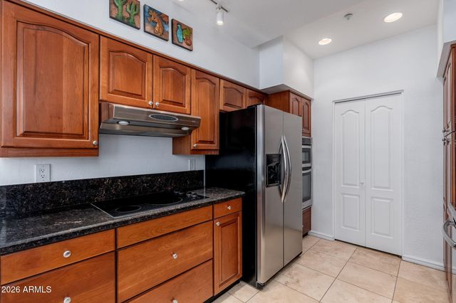 25555 N WINDY WALK Drive 11, Scottsdale, AZ 85255