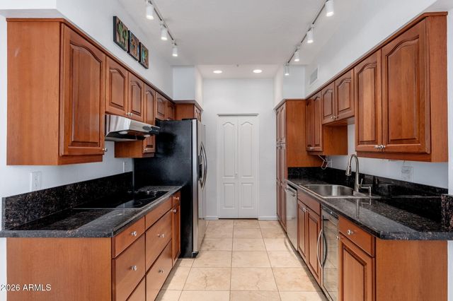 25555 N WINDY WALK Drive 11, Scottsdale, AZ 85255
