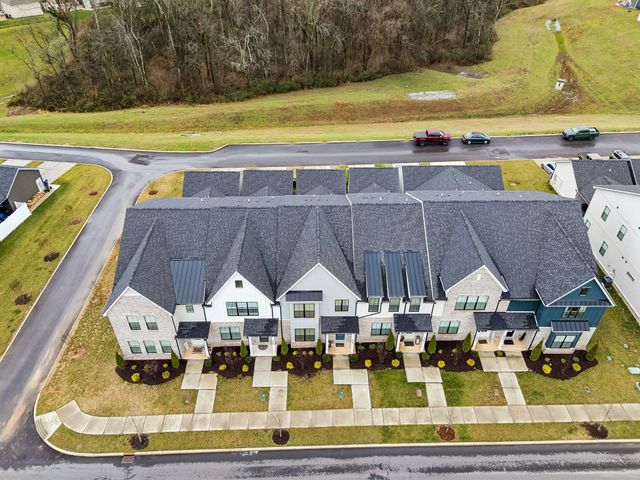 2705 Bramblewood Ln, Thompsons Station, TN 37179