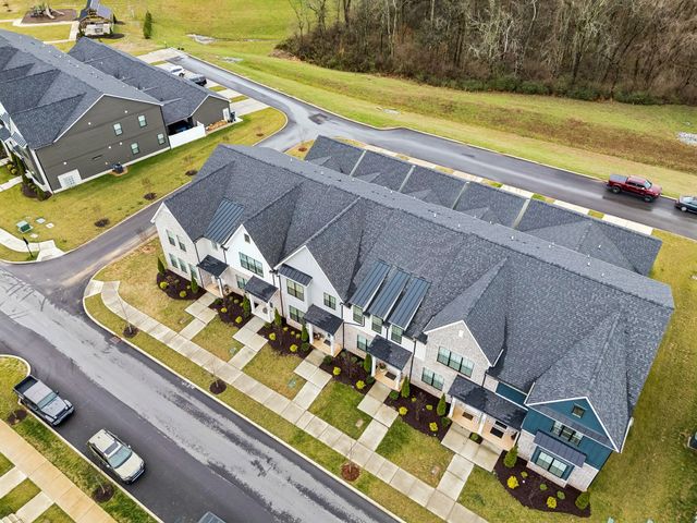 2705 Bramblewood Ln, Thompsons Station, TN 37179