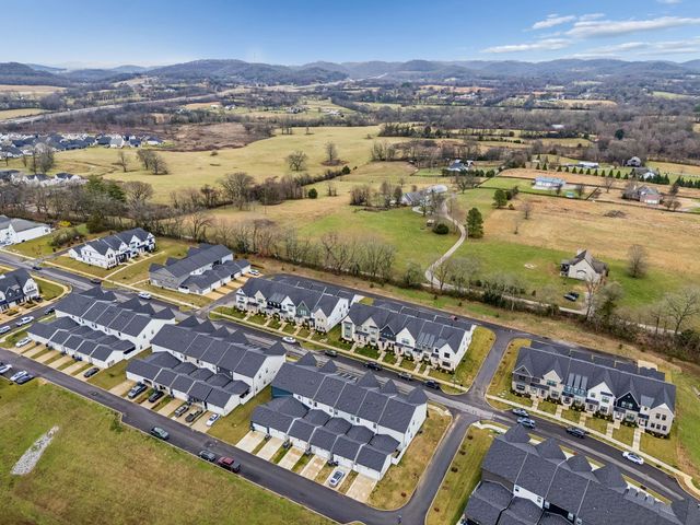 2705 Bramblewood Ln, Thompsons Station, TN 37179