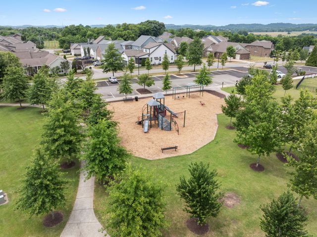 2705 Bramblewood Ln, Thompsons Station, TN 37179