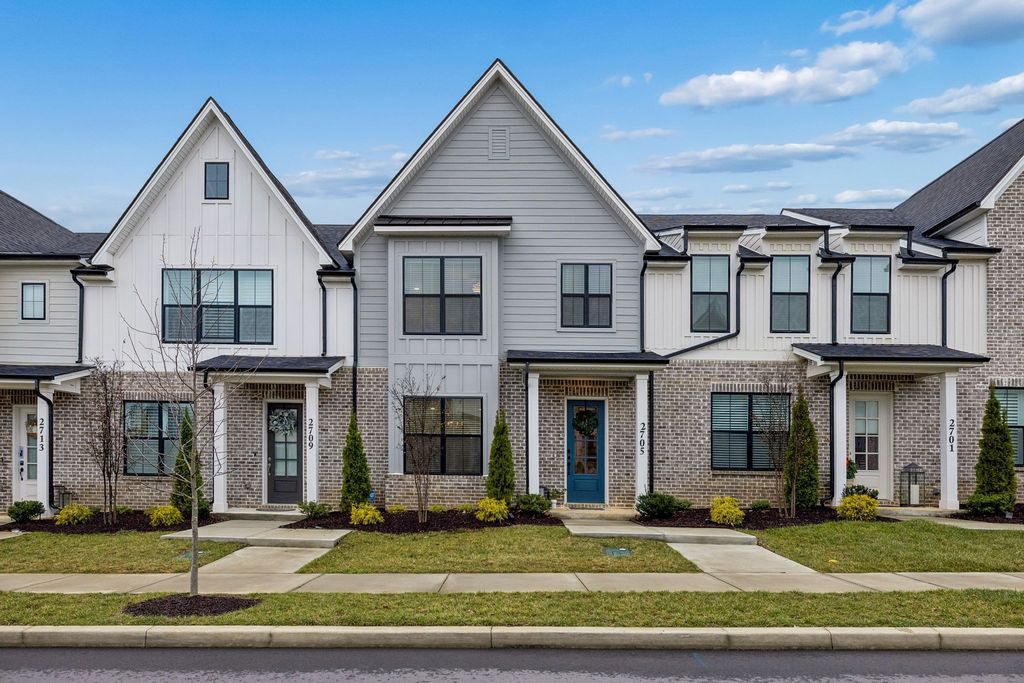 2705 Bramblewood Ln, Thompsons Station, TN 37179