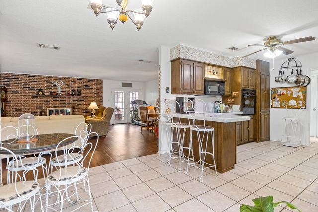 1002 S Lide Avenue, Mt Pleasant, TX 75455