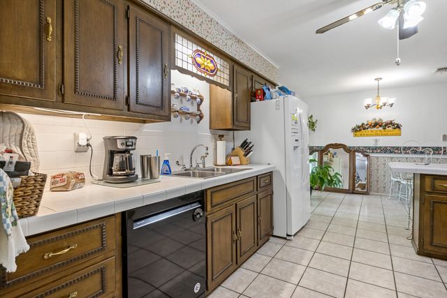 1002 S Lide Avenue, Mt Pleasant, TX 75455