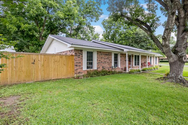 1002 S Lide Avenue, Mt Pleasant, TX 75455