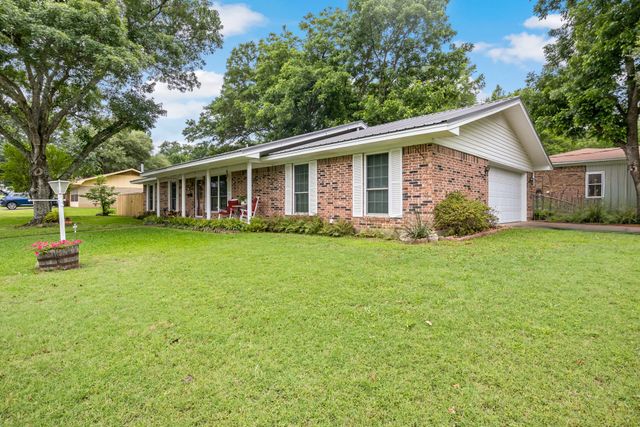 1002 S Lide Avenue, Mt Pleasant, TX 75455