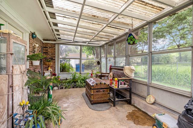 1002 S Lide Avenue, Mt Pleasant, TX 75455