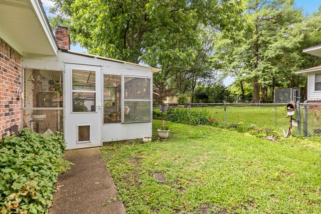 1002 S Lide Avenue, Mt Pleasant, TX 75455