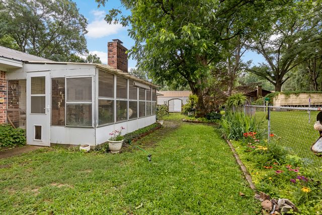 1002 S Lide Avenue, Mt Pleasant, TX 75455