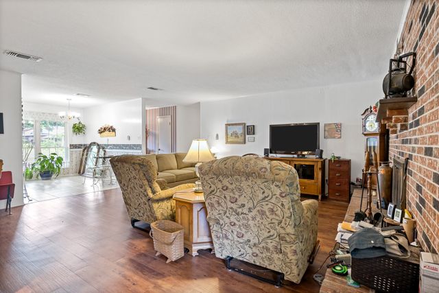 1002 S Lide Avenue, Mt Pleasant, TX 75455