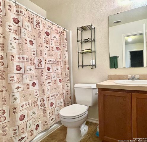 910 Absolon Farm, San Antonio, TX 78228