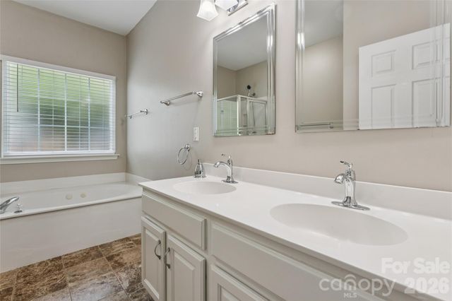 10906 Chamberlain Hall Court, Charlotte, NC 28277